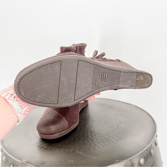 Tom’s Brown Wedge Booties - Picture 4 of 7